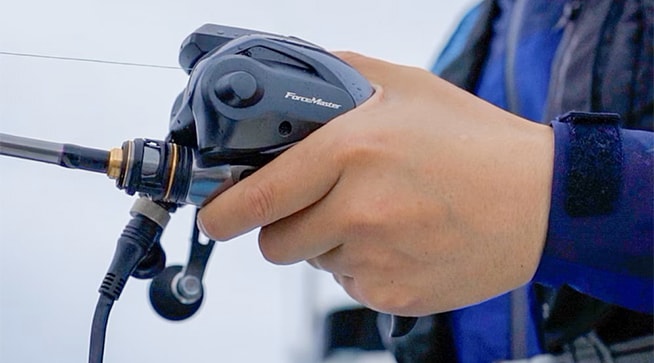 A design that maximises the natural strengths of the human finger: Shimano's exclusive “Hooking Trigger.”